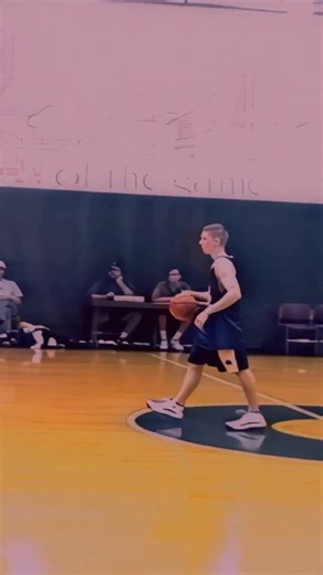 Yo-Yo On ‘Em. This move, also known as “The Shammgod.” It’s was made famous by Mr. Shammgod, who played in high school at La Salle Academy in Manhattan, and then in college at Providence, and played professionally in the NBA, China, Poland, and Saudi Arabia. | SUPERHANDLES