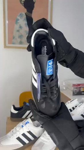 ✨ VENTE FLASH N°1 ✨ 🚨 Profitez de notre 1er article en promo du jour ! Adidas Samba 🥰. Prix : 23.000 FCFA. Pointures : Noir 36, 39, 40, 41, 42, 43, 44. Blanc 40, 41 & 42. Contact : 0708242747 Livraison 📦 partout ! #qualité #luxe #originales | Dhany Gam’d Fashion