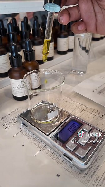 Perfume experience at AROMIND, South Korea. ❤️ #perfumetiktok #perfumes #southkorea #korean #seoul #traveltiktok #travel #asia #2025 @아로마인드