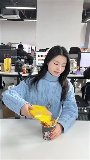 Ice Cream Fell Into Her Noodles… But The Taste Shocked Everyone