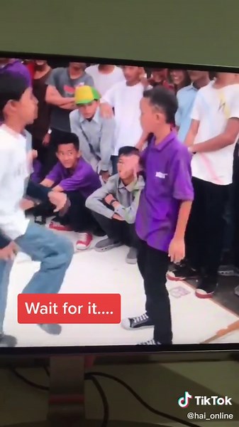 Battle dance terbaik sepanjang masa. (via: twitter.com/alfifisrifan) #meme #comedy