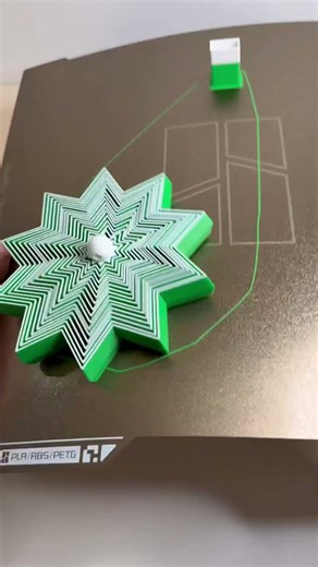 This Collapsible 3D Printed Christmas Tree is So Satisfying 🎅🎄 #3dprinter