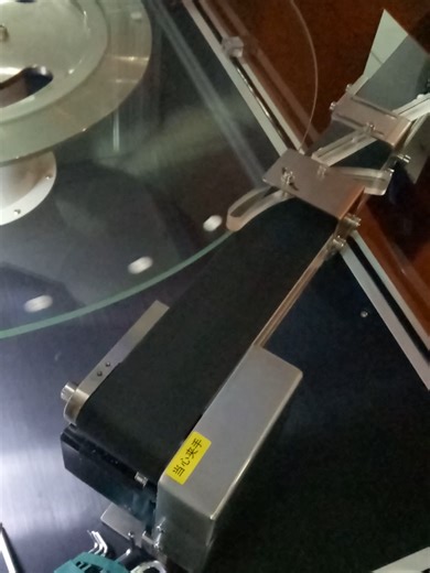 Seashell button visual sorting equipment #machinevision #ccdinspection #automaticqualitycontrol #aoi AI visual inspection equipment is a key tool for intelligent manufacturing, which can use advanced artificial intelligence algorithms and high-definition imaging technology to perform non-contact and high-speed surface defect detection on the production line. It can accurately identify scratches, stains, and other defects on the surface of products, ensuring product quality.