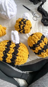 I love this order! 😍 Beatrice the Bumblebee in all 3 sizes! Video tutorial and DIY kit for the large bee are on my website or Etsy shop! Link is in my bio! #sabsstuffies #chunkyknit #chunkyyarn #chunkyhandknitblanket #chunkyblanket #chunkyhandknit #largeblanket #blanket #handmade #shopsmall #shoplocal #bee #bees #stuffedanimalbee #plushie #crochet #crochetplushies #plushies #nurserydecor #nursery #market #craftfair #maker #vendor #smallbusiness #sabsblankets #bee | Sab's Stuffies
