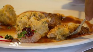 Mikes Testessen besteht im "Söflinger Wirtshaus" aus einem sehr rustikalen Gericht: Sauerbraten. Optisch sehr altmodisch... und geschmacklich? #MeinLokalDeinLokal 😁📺 „Mein Lokal, Dein Lokal“ – streamen auf Joyn und Montag bis Freitag, um 17:55 Uhr, bei Kabel Eins. | Mein Lokal, Dein Lokal