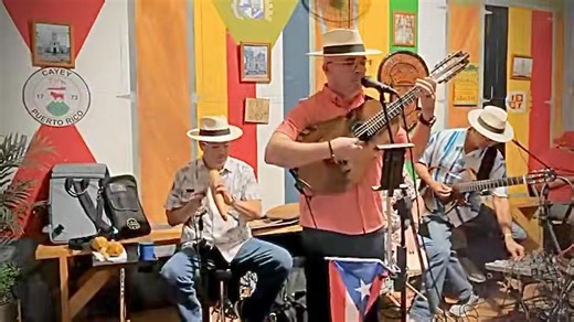 Como los de aquí, ninguno💪. Que disfrutes de este Aguinaldo Jíbaro Navideño, de mi propia inspiración. (Contrataciones 787-605-5224). Comparte el video con tus amistades. No soy dueño de los derechos de autor de las letras y la música que se presentan en el video……https://youtube.com/@irvincuatristatrovadormusic | Irvin Santiago Cuatrista y Trovador