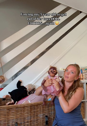 As I always explain to people, I don’t make these videos for advice on how to get rid of things etc. We have clear outs every few months together of her toys to check if we still play with them all, and if not, we donate or sell them to make room for others. This is something that I always do WITH her, as they’re her belongings at the end of the day, and if she said she didn’t want to get rid of any at all, then we absolutely would not. I don’t care about her having a lot of toys, I never have a