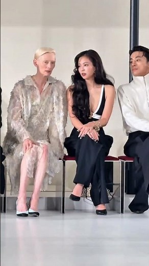 Jennie with Tilda Swinton at the CHANEL Métiers d’art 2026 collection Show ✨🎀