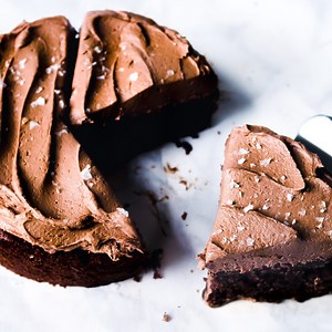 Easy Mini Chocolate Cake Recipe | Chenée Today