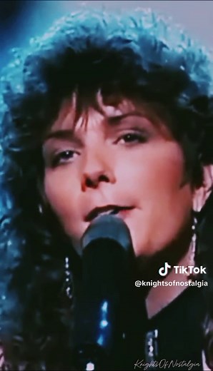 Who Sings Eighteen Wheels and a Dozen Roses? Kathy Mattea