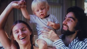 This photo was taken when Leonardo DiCaprio was two years old. After that, the family image naturally went unnoticed for almost 40 years until social media brought it back to life. In this new scenario, the now global icon’s mother came out the most damaged. However, the debate that made her go viral is still far from settled. Subscribe for more https://bit.ly/yt-upsoclicons | Icons