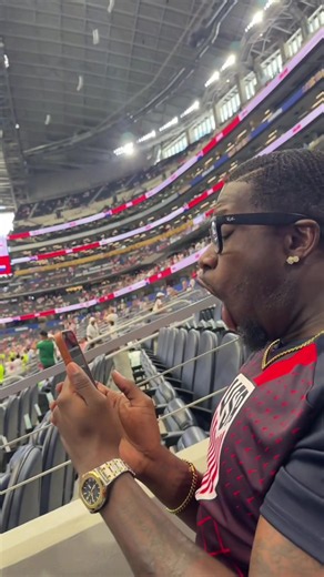 His energy is UNMATCHED🤣😭 🎥: @dayandwhit #worldcup #extrovert #fifa #husband #fan
