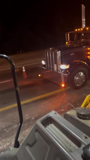 My buddy and his stretched peterbilt #Peterbilt #Cat #lowboy
