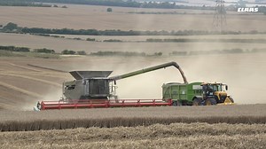 202K views · 3.9K reactions | "Consistently through the years CLAAS has produced the highest capacity machines on the market and this new 8900 takes them ahead of the game once again." Andrew Tetlow at AWT Farm Services LLP. https://www.claas.co.uk/blueprint/servlet/blob/2082650/4ab1f73e4fa5b13454aaf18d9429a3da/testimonials-en-uk-2019-data.pdf #therevolution #newclaaslexion #lexion8900 | CLAAS | Facebook
