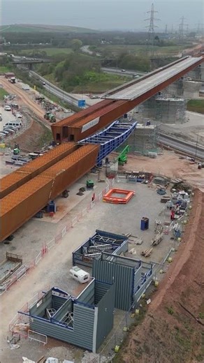 HS2 engineers prepare to launch second viaduct over the M6 #short