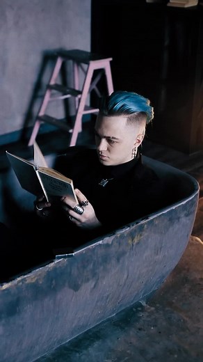 Reading in a Rustic Bathtub: A Mood Setting