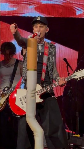 Machine Gun Kelly – “vampire diaries” (vampire eyes moment) | Sold Out O2 Arena London