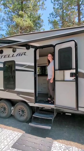 Tour Our 26ft 19SBG-LE Eclipse Stellar Toy Hauler Renovation
