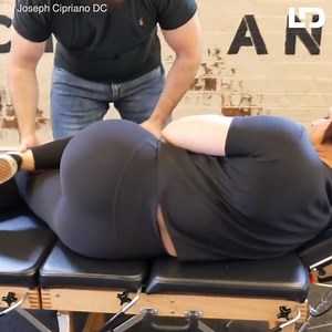 FEMALE BODYBUILDER gets her Back CRACKED!! 😱 Credit: Dr Joseph Cipriano DC - http://bit.ly/2OrO9tB | Liam Dineen