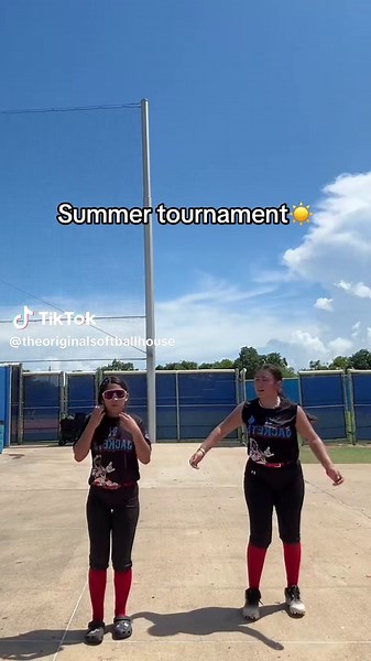 Scorching Summer Showcase☀️#softball #theoriginalsoftballhouse #dance #softballtiktoks @mias_.main67 @𝒞𝒽𝒾𝓂ℴ🦈🤍