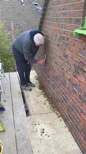 The old bricky is back working for free | Bricklayer Strong