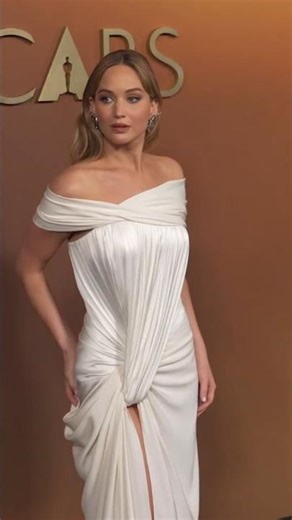 Jennifer Lawrence at the Oscars 2025 #jenniferlawrence #oscars2025