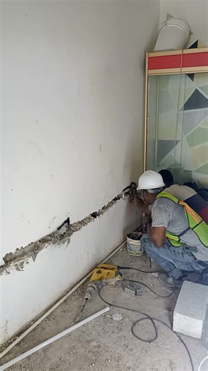 Installing metal(galvanize) handy box flush in concrete wall for 110v(voltage) plug cercuit(commercial installation) | Istik Electrical installation and maintenance services | Facebook