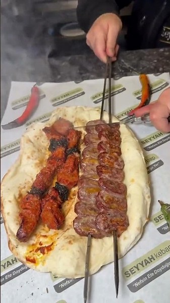 Gaziantep'te ‪@seyyahkebap‬ 'ten BALON PİDE ÜSTÜ KUZU ŞİŞ LOKUM KEBAP HİKAYESİ 💯👌#reklam