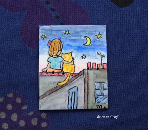 Large sewing button: on the roof, unique creation, hand-painted