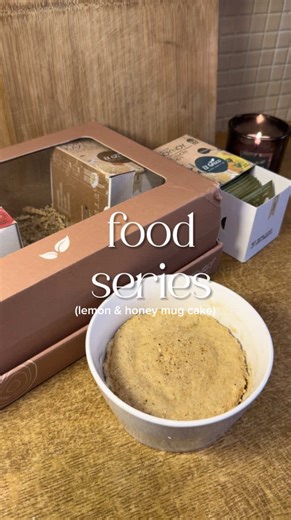 Οπως ξέρετε τώρα που έκοψα το καφέ υπάρχει άπειρο τσάι σπίτι οπότε πειραματίζομαι και αυτό το mug cake στο φούρνο μικροκυμάτων ήταν επιτυχία για να συνοδεύσεις το γιαούρτι σου! Εγώ διάλεξα ποιοτικό τσάι με λεμόνι και μέλι από @El Greco Teas 👈🏼🍋🍯 #συνταγη #συνταγές #συνταγες #κεικ #mugcake