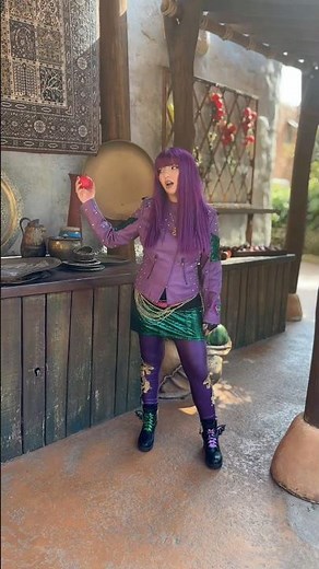 Mal Descendants 2 - Ways to be Wicked 💜🐉 #mal #descendants2 #waystobewicked #disneyland