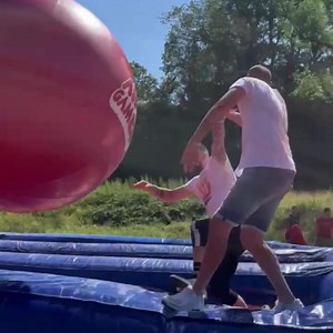 Viens relever le défi Bulky Games en 2024 🤩 👉 5 KM de FUN ✌️ 👉 12 châteaux gonflables GIGANTESQUES 🤸‍♂ 👉 Et des tonnes de chutes et de fous rires au programme 😂 Au Domaine de l'Arbousier à Montpellier 📍 Laisse nous ton email pour te préinscrire et être tenu informé(e) de l'ouverture de notre billetterie 📣 | Bulky Games France