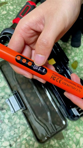 Portable Soldering Iron: Fast Heating and Cordless Use
