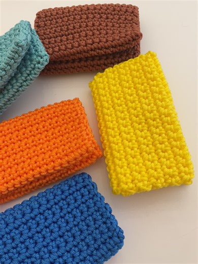 Porta carte / porta monete in cordino …. Scegli il tuo colore preferito #uncinetto #handmadewithlove #accessori #creazioniartigianali #moda @Francesco De Cres555 @mariagraziasalva8 @Carmen Di Donna @Maria Vitiello @Fernanda Mandile @giusyaccardo31 @Emy Gaglione