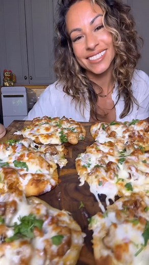 Brooke Brown on Instagram: "🔥 Spicy Chicken Flatbreads – your new obsession. Here’s how to make ‘em: #dinner #recipe #spicy #chicken #flatbread #easyrecipes You’ll need: • 2.5 lbs boneless skinless chicken thighs • Kinder’s Chicken Taco seasoning (cayenne + lime) • Butter for cooking • 8 mini Stonefire naan breads • 1 container Alouette garlic & herb cheese • ~2 cups freshly grated mozzarella • Crema (for drizzling) • Fresh cilantro (optional but fabulous) What to do: 1. Season chicken with Kin