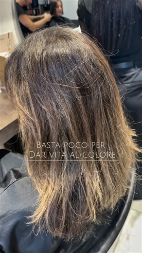 CAB Parrucchieri on Instagram: "Il desiderio della cliente era di ri-donare tridimensionalità al colore: maggiore chiaro scuro e ciocche più luminose✨ Per ottenere questo risultato abbiamo utilizzato i gel color di VIGAL Emily e Cara in radice Ginseng e Splendido splendente sulle lunghezze Se ti piace questo risultato salva il Reel ♥️ 📍Via Mazzini 8/P, Torino 📲393 874 0236 @vigal.hairstation #vigalhairstation#vigaltorino#cabparrucchieri#balayage#capellisani"