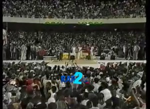 Revivez le concert de Werrason au stade des martyrs 2003 🏟 Qui va détrôner le dernier grand concert de Werrason au stade des martyrs? Werra détient jusqu’à ce jour le record d’avoir rempli ce stade avec plus de 130 000 personnes. L’artiste a livré 4 concerts au total dans ce stade des martyrs. Ce dernier est considéré comme le grand détenteur du meilleur spectacle dans ce stade de 80 milles places assises. | Rap2Kin Official