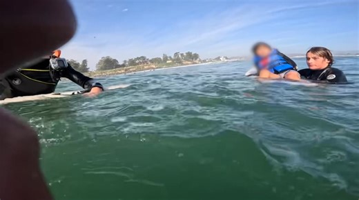 Watch this group of teens rescue a family after their boat capsizes