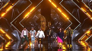 The 5 captains are #ruling the #DancePlus5 stage!!! #DancePlus5 Sat-Sun at 8pm only on StarPlus on #Sky705 #VirginMedia803 and #YuppTV | StarPlus