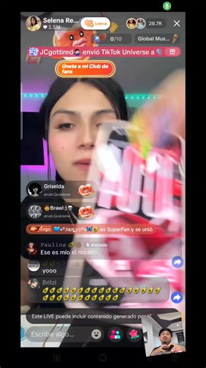 Momento donde le mando unos regalos a Selena — detalle y sorpresa