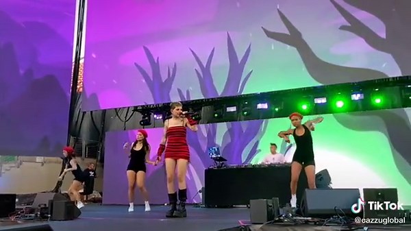 Mucha data en el festival Uforia Latino Mix Live 🇺🇲👑 #uforialatinomixlive #cazzu #cazzubaby #cazzuchelli #cazzuelistas #cazzufans #cazzubitch