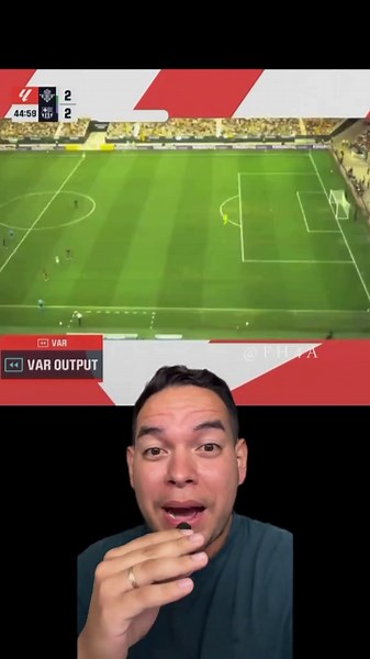 Una mano fue gol válido y la otra la invalidan 🤷🏻‍♂️ | barcelona vs barcelona