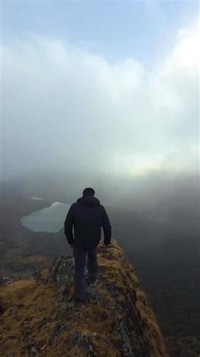 Khushal Sharma | Offbeat Travel | Biker | Drone Pilot on Instagram: "Travel mehenga nahi hota… hum bas apne card points ko seriously nahi lete 💳✈️ Har swipe future trip ka down payment hai. . . . . . #fintech #travel #travelhack #traveldiaries #travelessentials"