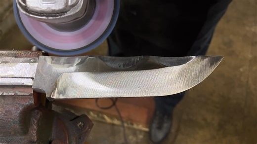 Heating steel cable to 1000°C to forge a knife