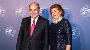 La familia de Miquel Roca, Toisón de Oro con la reina Sofía: su mujer fue su amor de verano y tiene 4 hijos