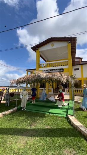Azevedo Turismo - Viagens on Instagram: "🌿 Que tal um dia de descanso, natureza e diversão? Vem pro Bate e Volta – Fazenda Guimarães! 🏡✨ Café da manhã especial, tour pela fazenda, almoço delicioso, lanche da tarde e uma tarde inteira pra curtir as atrações: 🐴 Cavalo e charrete 🏊 Piscina 🌳 Caminhada ecológica 🎠 Mundo infantil 🚲 Bicicletas, jogos e muito mais! Tudo isso com transporte incluso, guia e um ambiente perfeito para relaxar com a família. 💛 💰 R$ 249 à vista | R$ 273,90 em até 3x