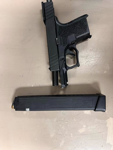 Saturday night didn’t slow us down. Tonight, the Moreno Valley Special Enforcement Team contacted a subject found in possession of a firearm equipped with an illegal Glock switch. The firearm was unregistered, and he was also in possession of a large-capacity magazine. He was arrested for unlawful possession of firearms and related offenses, and the weapon was safely recovered. 🚔🚨🚓 #MorenoValley #SpecialEnforcementTeam #PublicSafety #IllegalFirearms #GlockSwitch #LargeCapacityMagazine #Commun