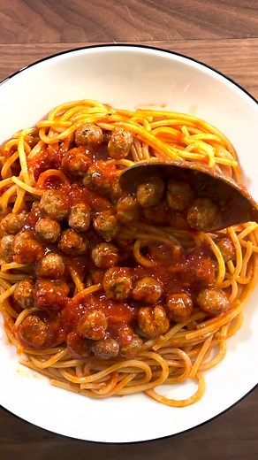 How to Plate 40 Delicious Meatballs with Pasta
