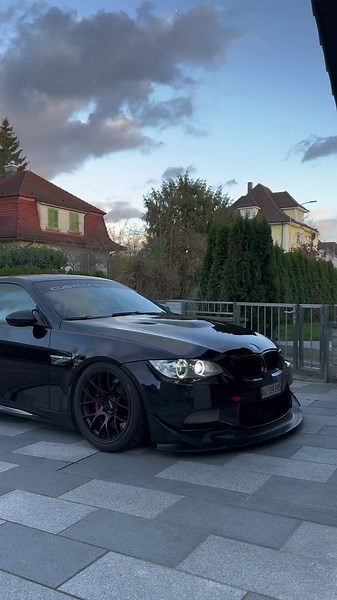 BMW M3 E92: High-Speed Racing Action on the Track