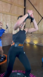 Wer ein Power-Power Workout 🚀 möchte, der steht sicher auf bellicon Jumping meets Shadowboxer 🥊. Energie aufladen und Kraft rauslassen und dann wieder anders herum 😀. Egal wie, das Training macht irre Spaß und ist motivierenden bis zum letzten Punch 🤩! Solltest Du bereits bellicon Trainer:in sein und möchtest auch so los legen wie hier im Video, dann melde Dich doch noch zu unserem Präsenzworkshop dieses Wochenende in Leverkusen an 👍. Hier geht's zum Workshop 🔜 https://bit.ly/3JAZDJk Noch 